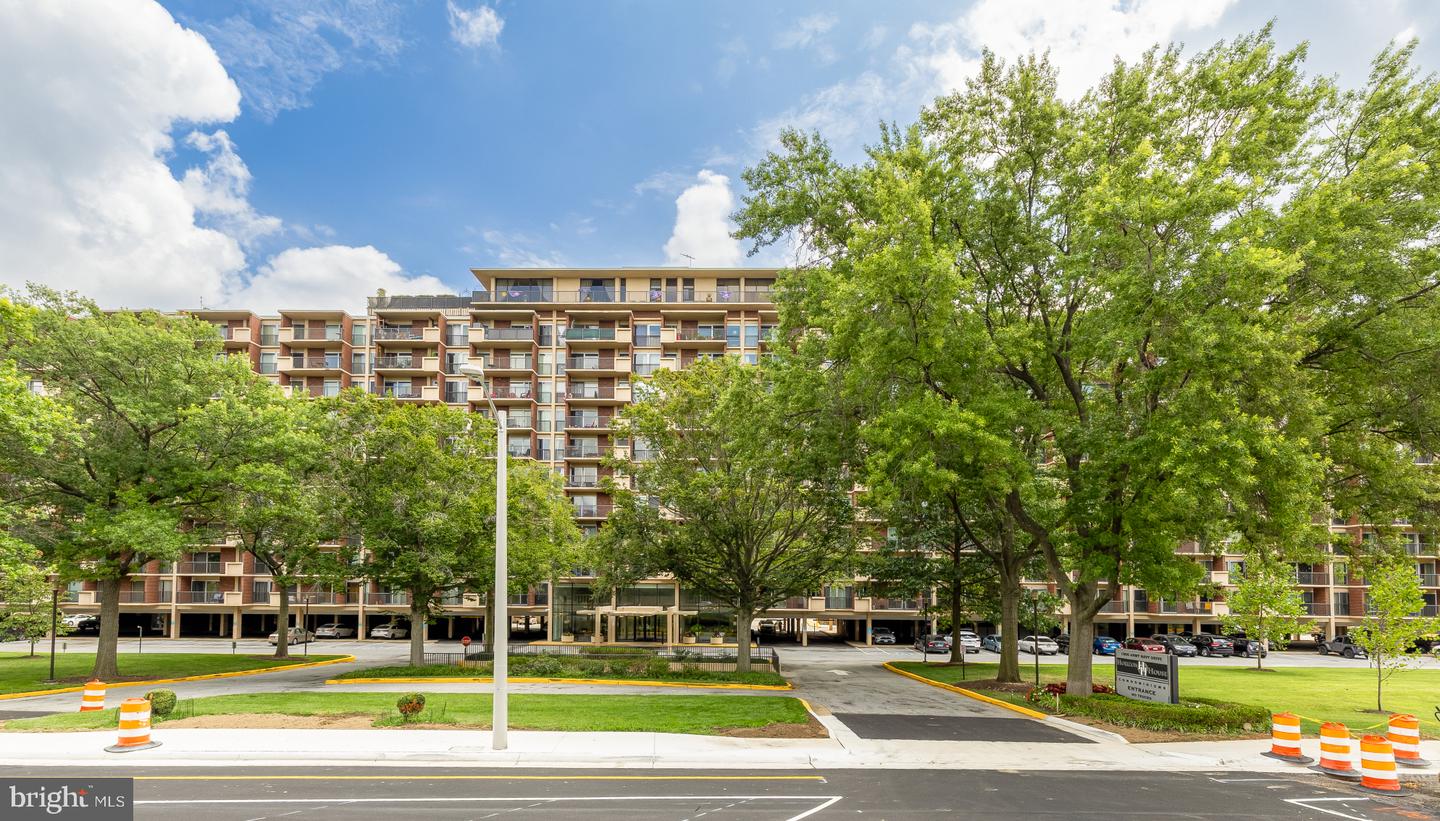 1300 Army Navy Dr #503 Property Photo 18