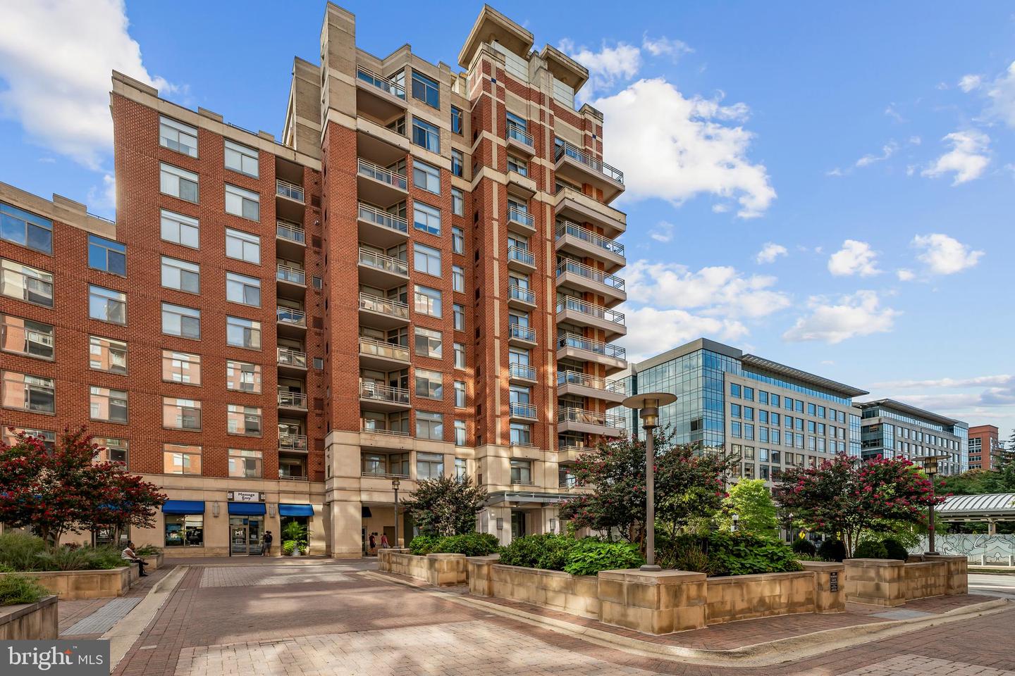 3600 S Glebe Rd #215w Property Photo 1