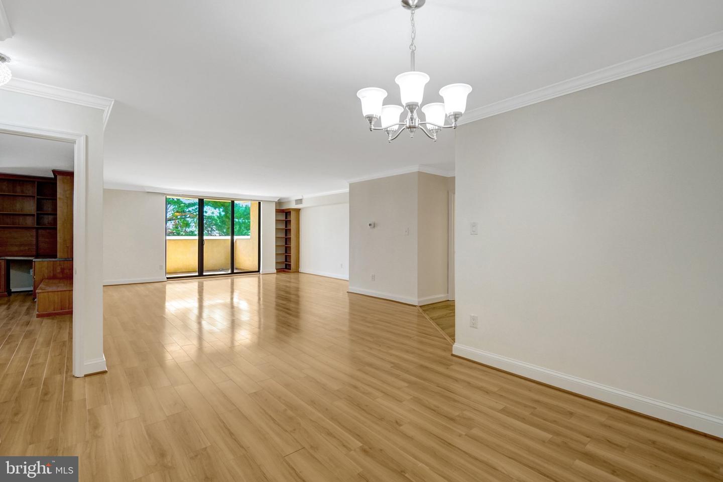 1101 S Arlington Ridge Rd #304 Property Photo 5