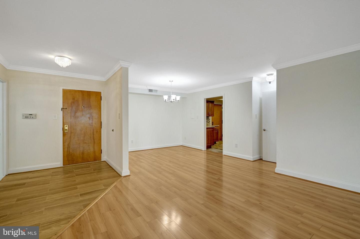 1101 S Arlington Ridge Rd #304 Property Photo 7