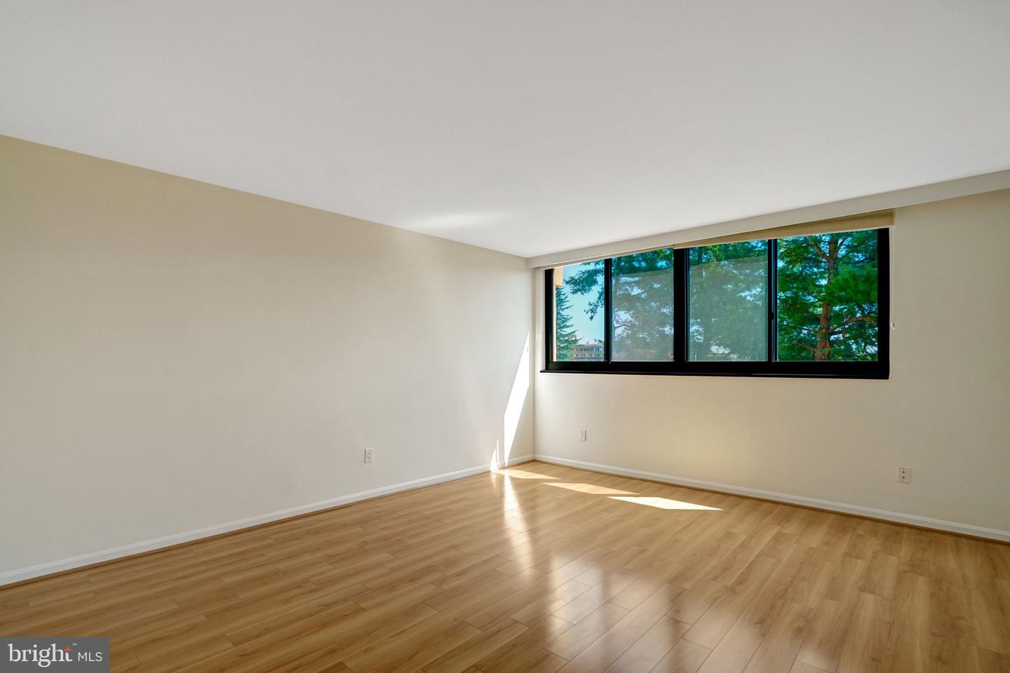 1101 S Arlington Ridge Rd #304 Property Photo 9