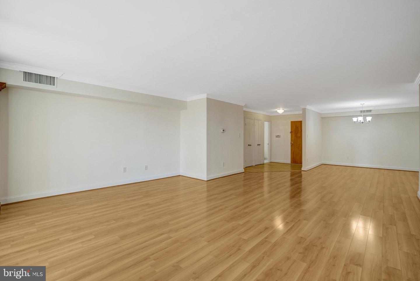 1101 S Arlington Ridge Rd #304 Property Photo 16