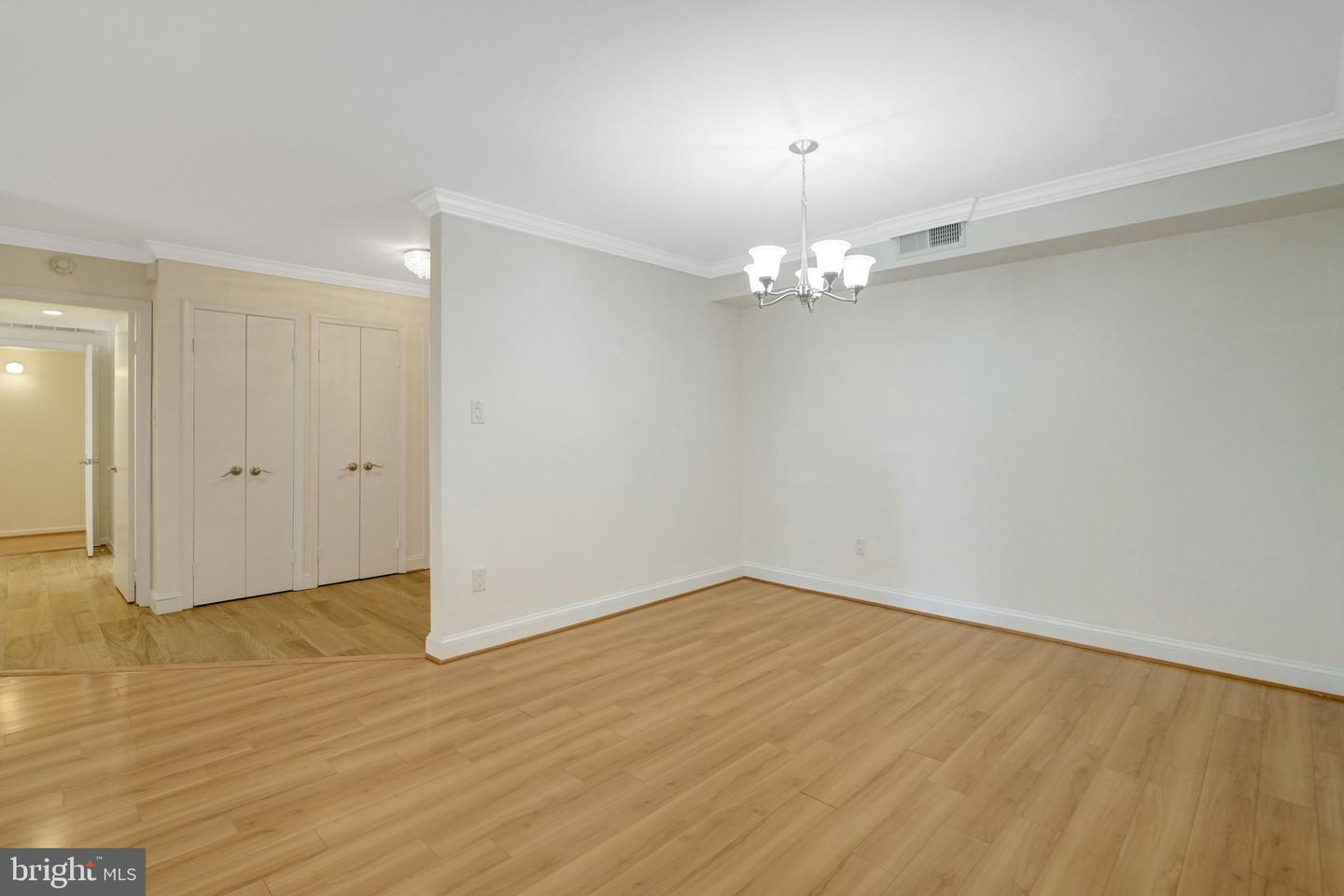 1101 S Arlington Ridge Rd #304 Property Photo 18