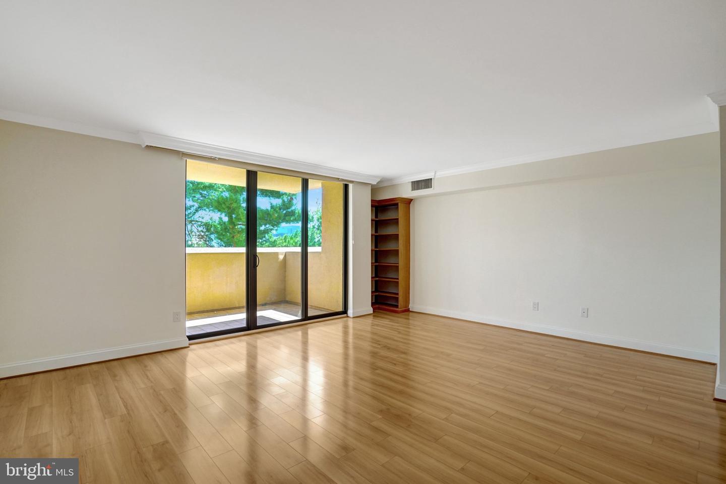 1101 S Arlington Ridge Rd #304 Property Photo 20