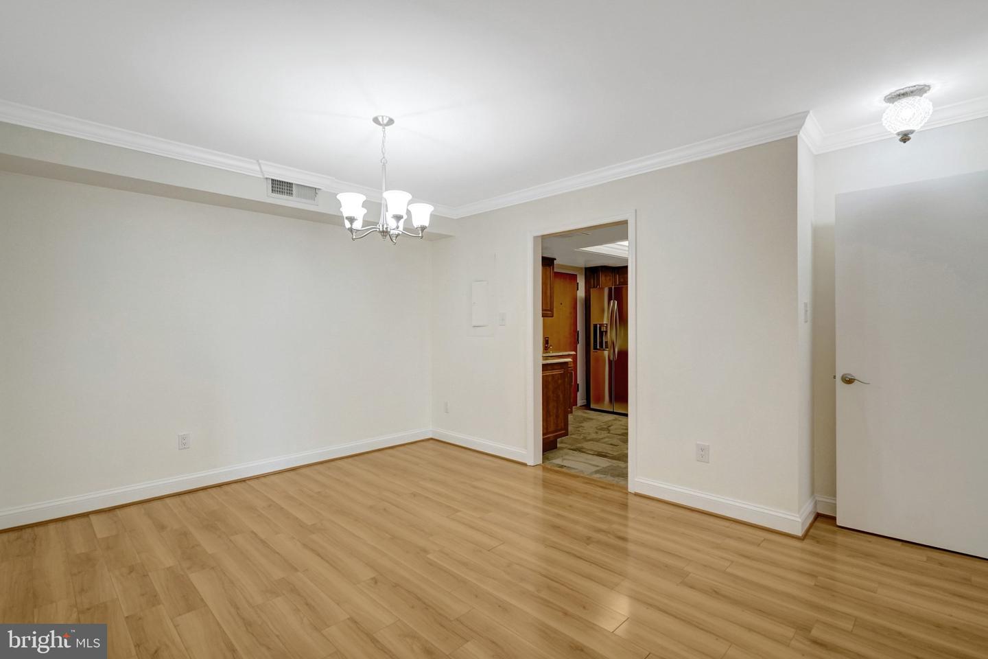 1101 S Arlington Ridge Rd #304 Property Photo 21