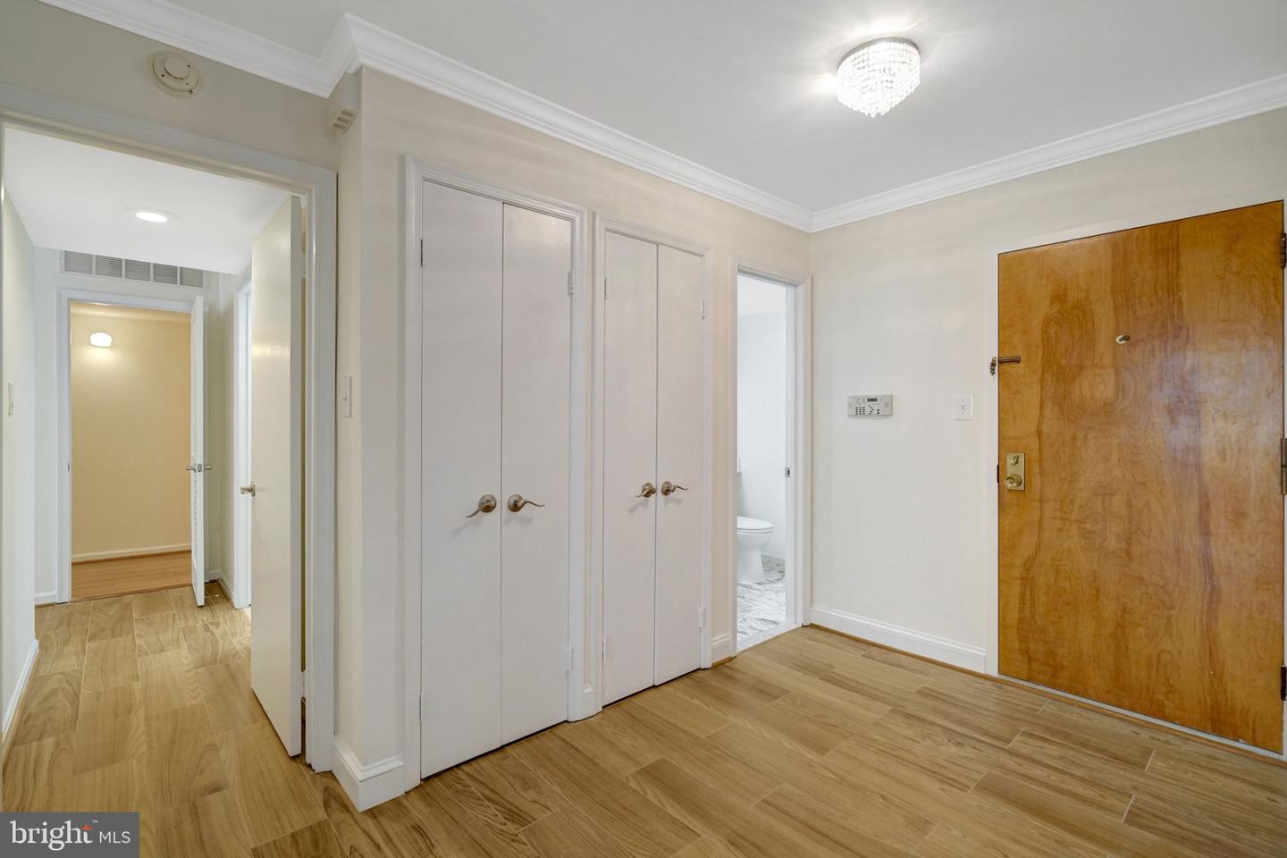 1101 S Arlington Ridge Rd #304 Property Photo 22