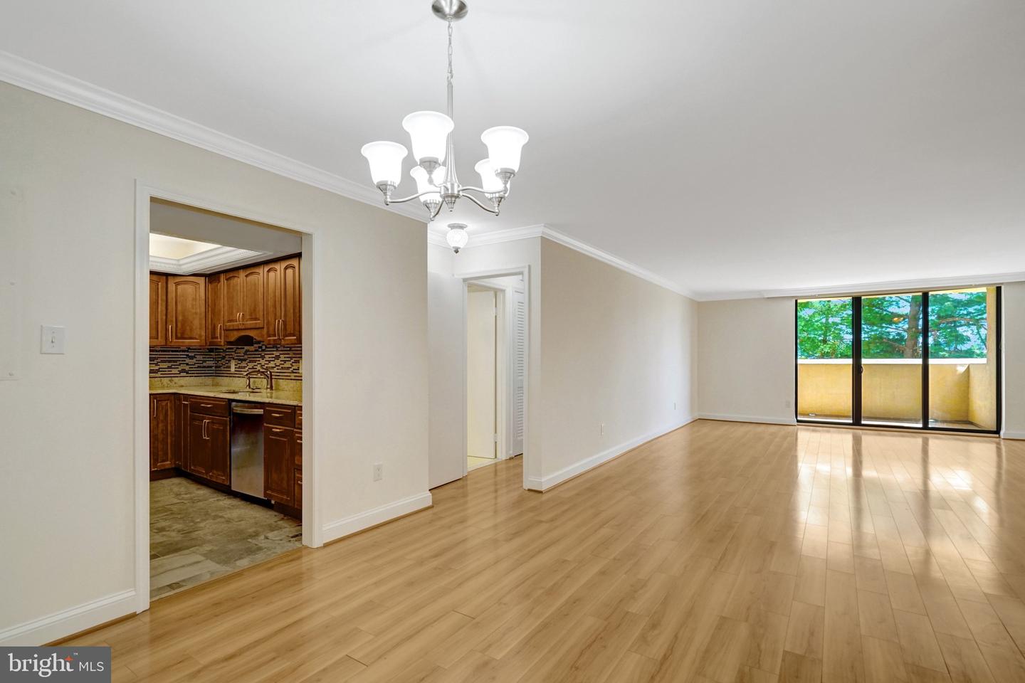 1101 S Arlington Ridge Rd #304 Property Photo 23