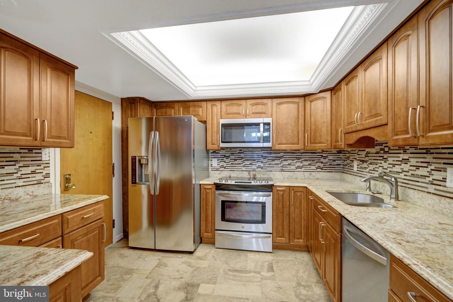 1101 S Arlington Ridge Rd #304 Property Photo 24