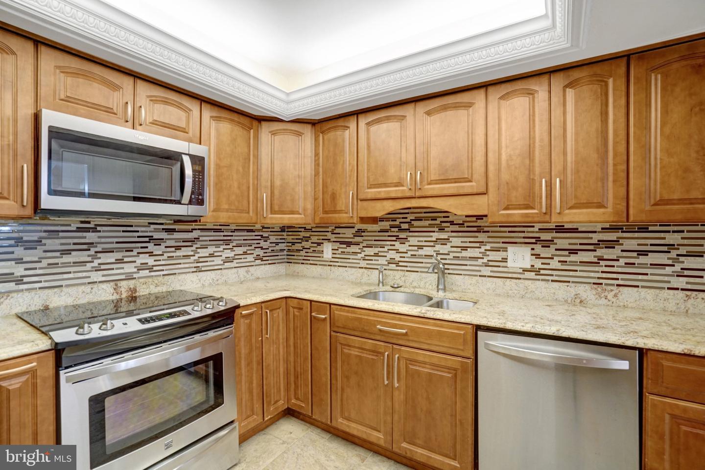 1101 S Arlington Ridge Rd #304 Property Photo 26