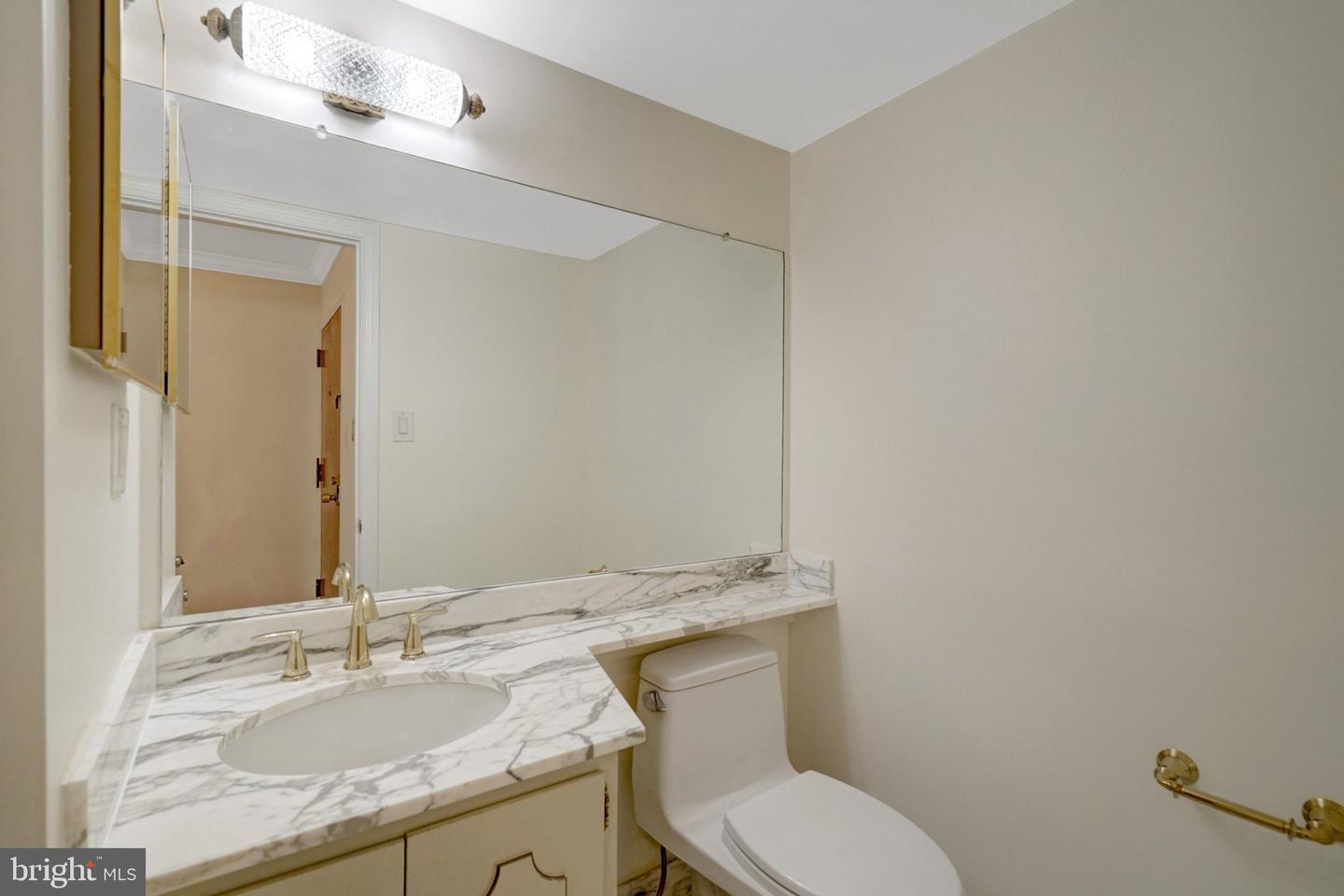 1101 S Arlington Ridge Rd #304 Property Photo 28