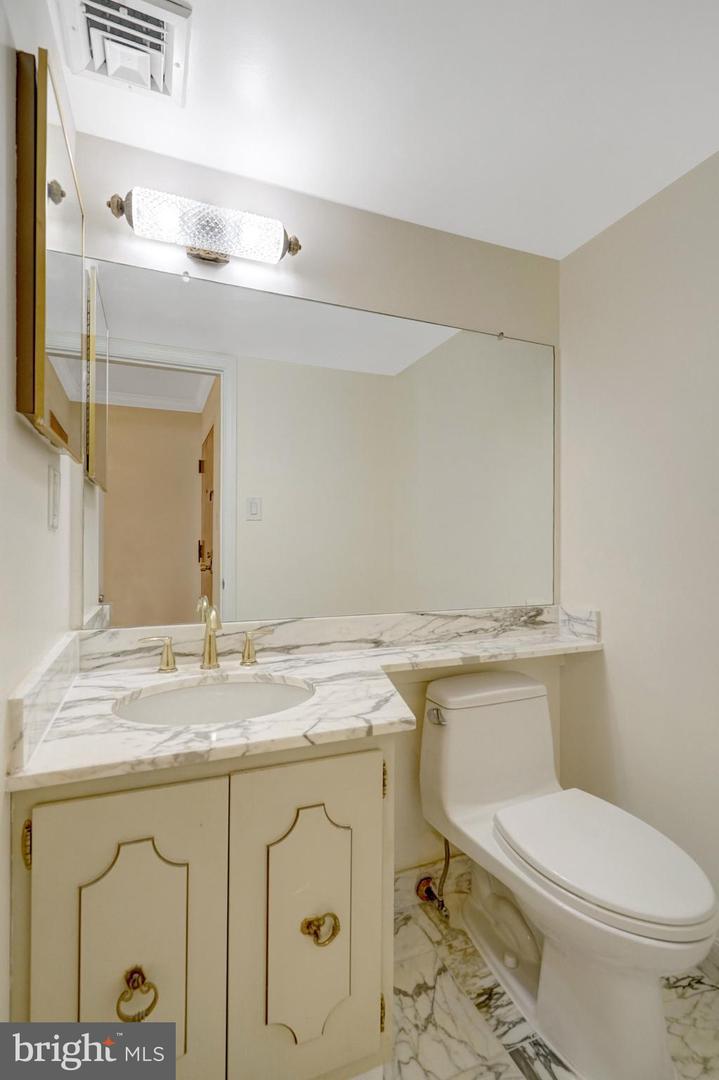 1101 S Arlington Ridge Rd #304 Property Photo 29