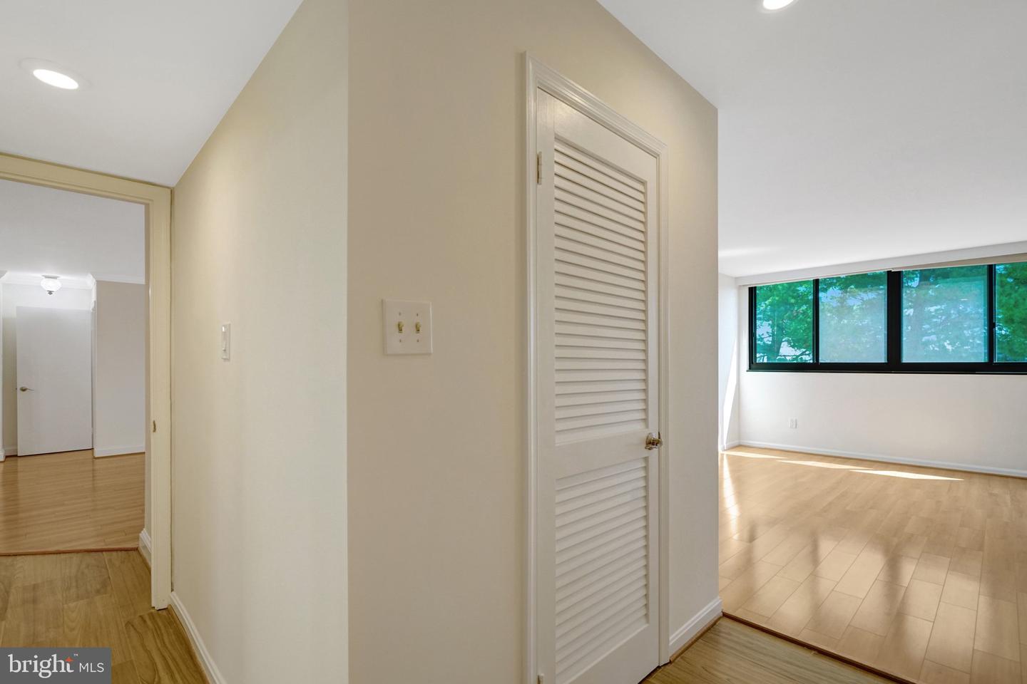 1101 S Arlington Ridge Rd #304 Property Photo 32