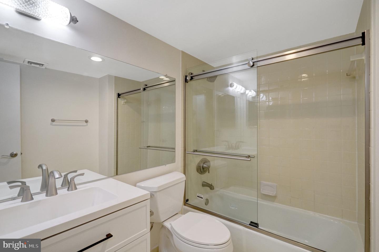 1101 S Arlington Ridge Rd #304 Property Photo 44