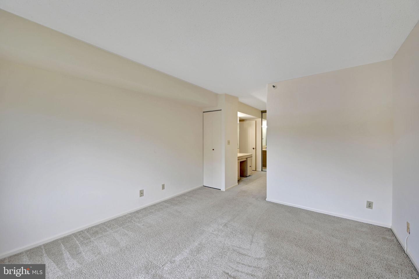 1600 N Oak St #1429 Property Photo 15