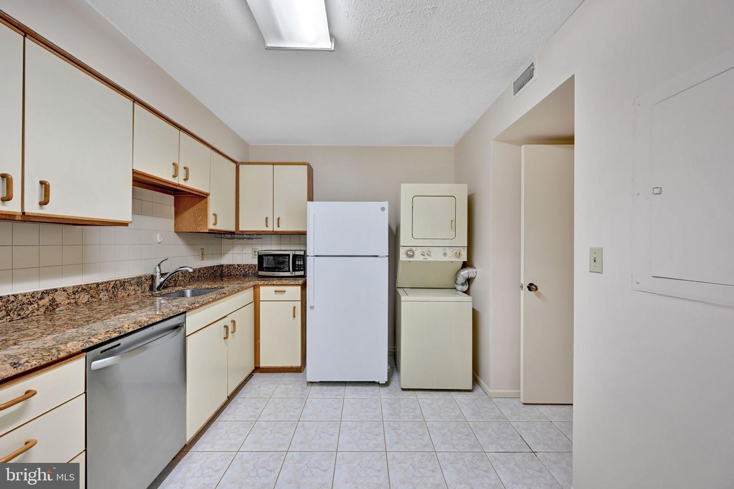 1600 N Oak St #1429 Property Photo 17