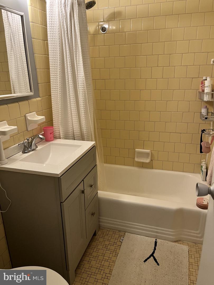 1210 N Taft St #103 Property Photo 6