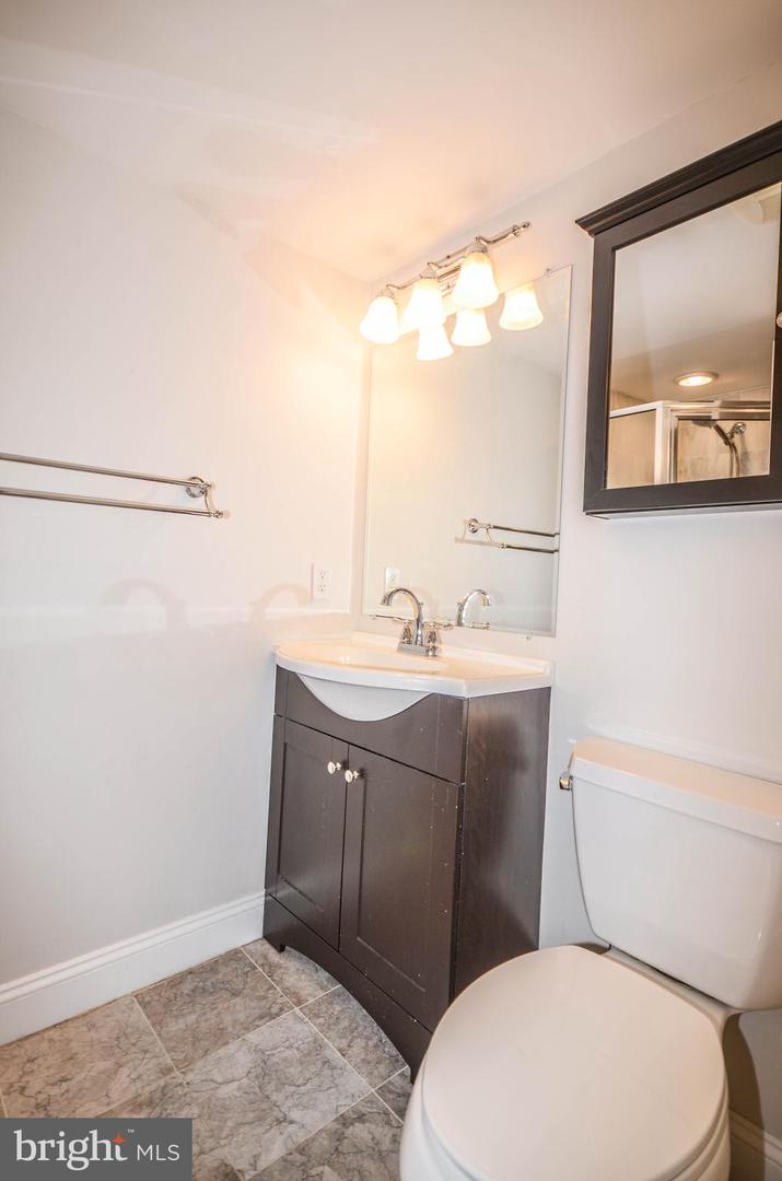 1401 N Rhodes St #205 Property Photo 13