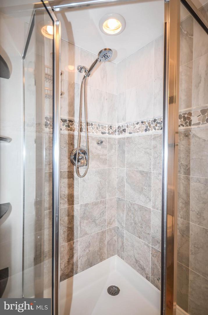 1401 N Rhodes St #205 Property Photo 14