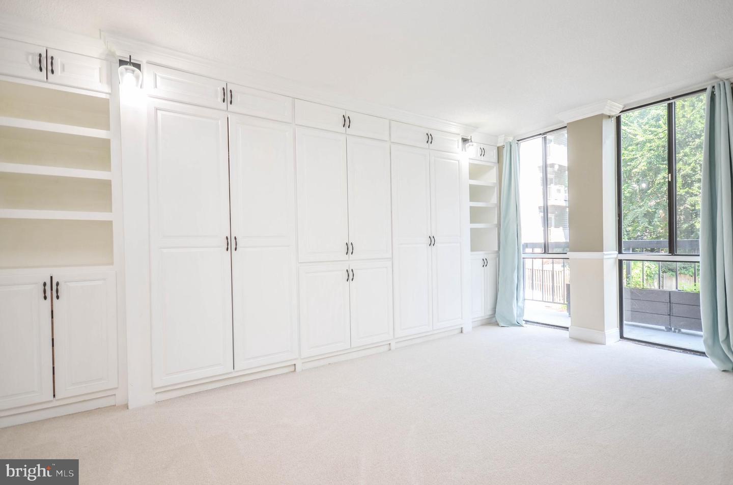 1401 N Rhodes St #205 Property Photo 15