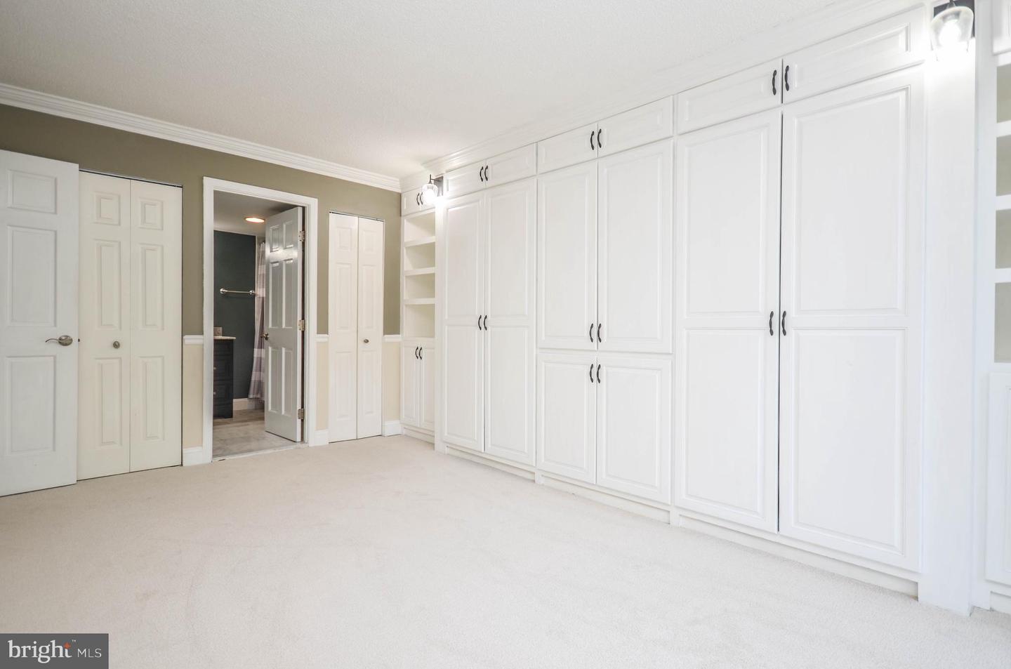 1401 N Rhodes St #205 Property Photo 17