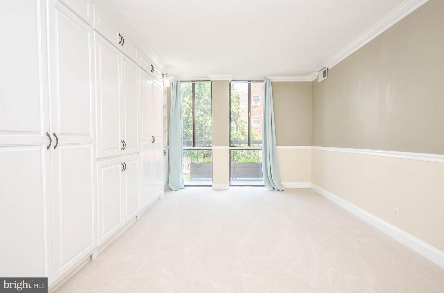 1401 N Rhodes St #205 Property Photo 18