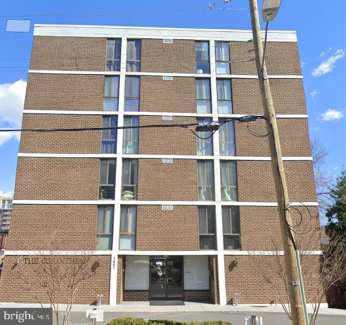 1401 N Rhodes St #205 Property Photo 25