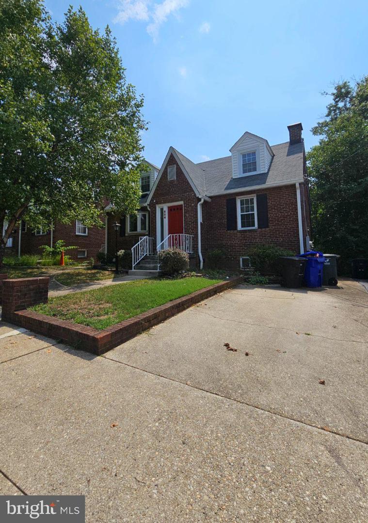 626 N GEORGE MASON DR DR Property Photo 1
