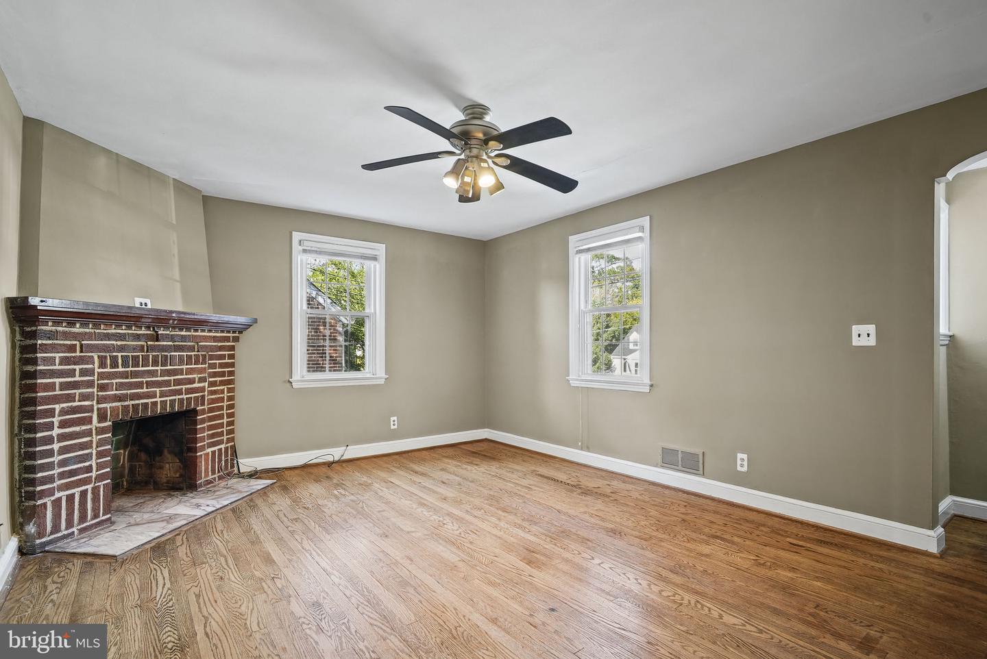 626 N George Mason Dr Property Photo 3
