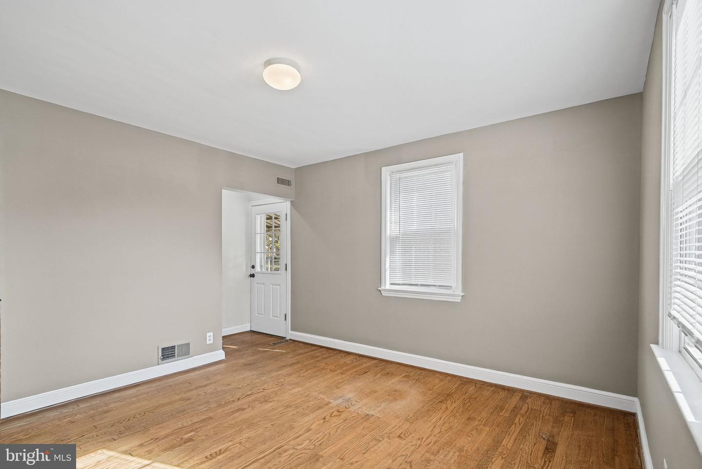 626 N George Mason Dr Property Photo 16
