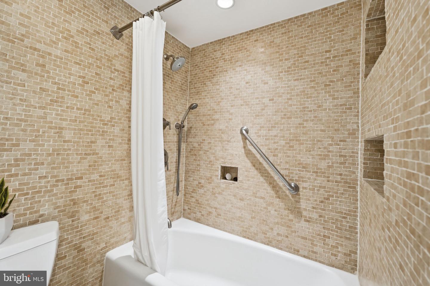1504 N Highland St Property Photo 38