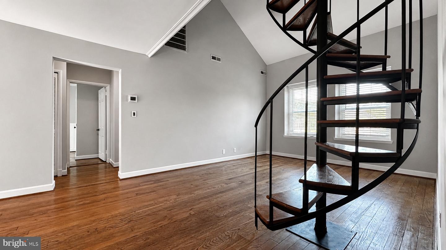 4814 30th St S #c2 Property Photo 6