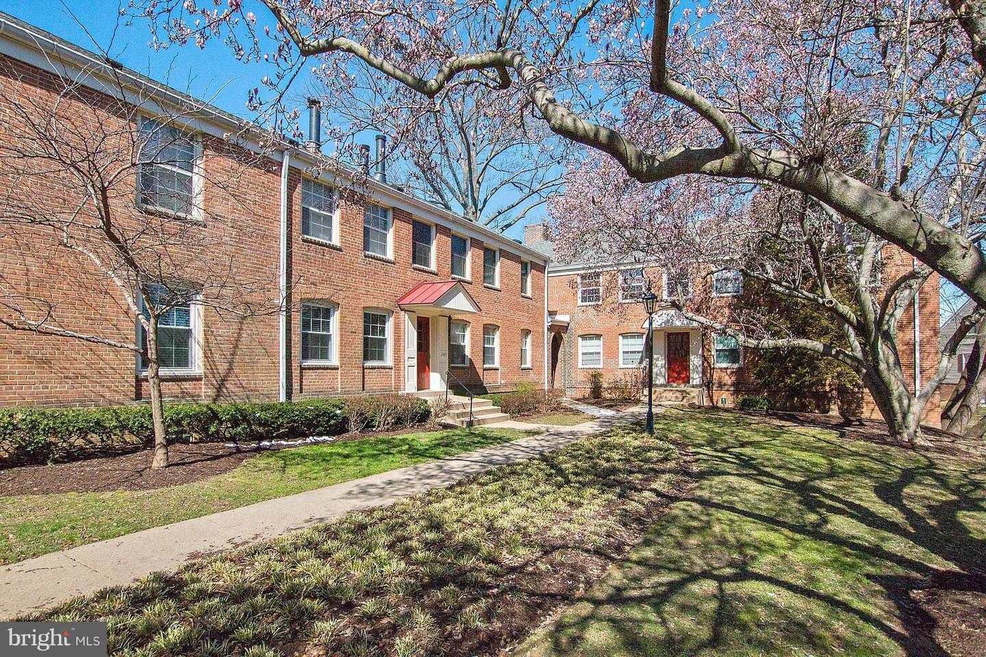 2409 ARLINGTON BLVD #101 Property Photo 1