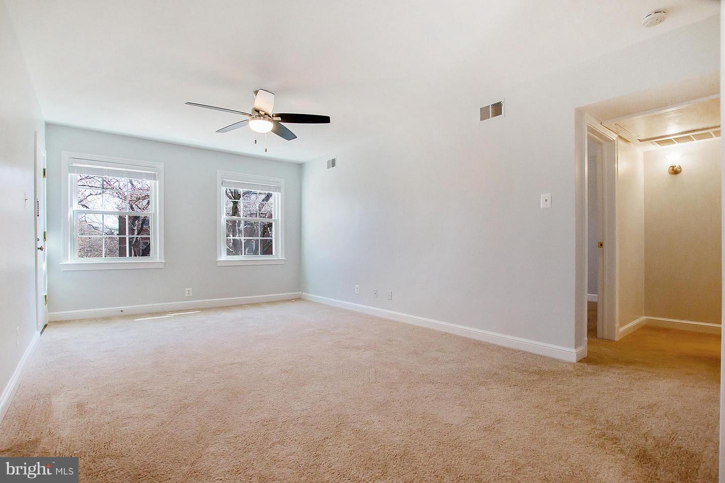 2409 Arlington Blvd #101 Property Photo 2
