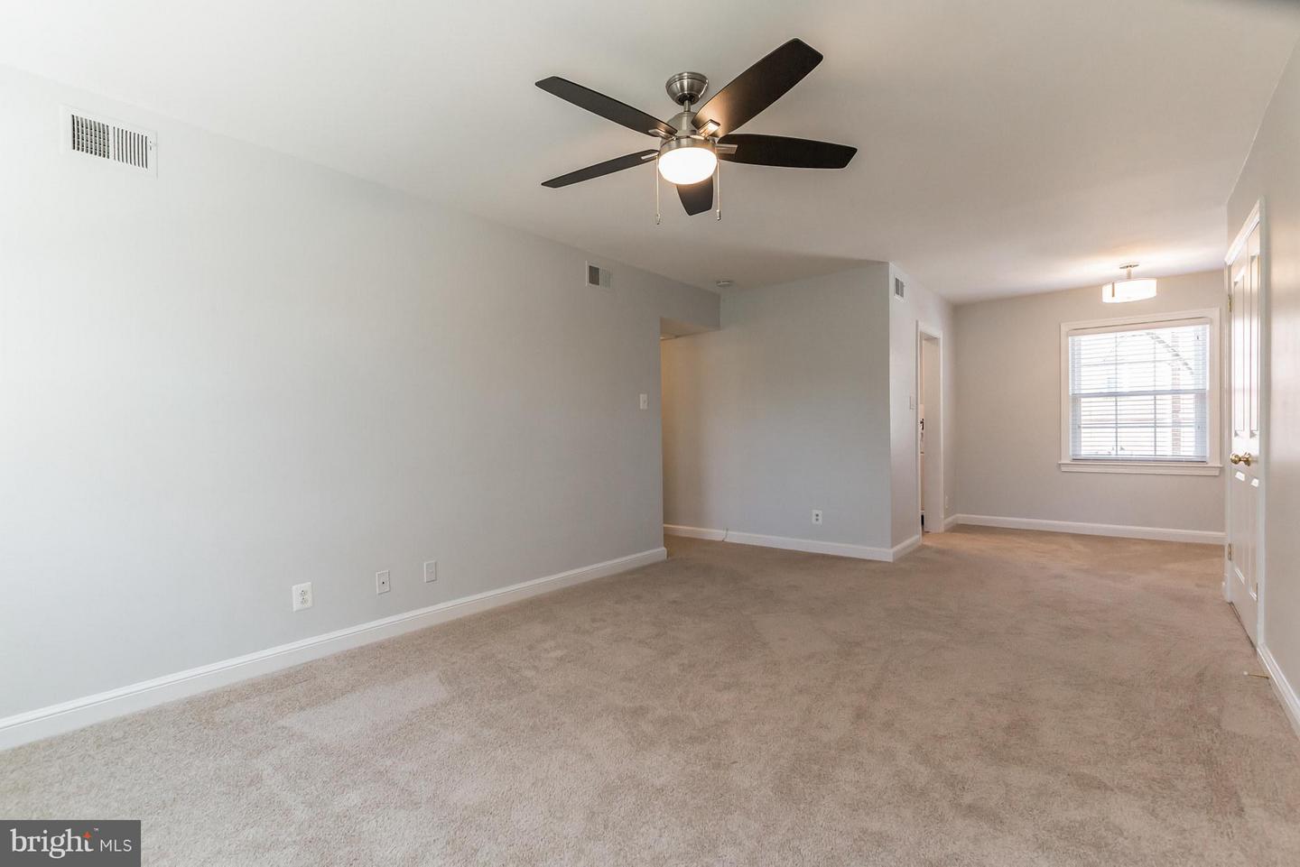 2409 Arlington Blvd #101 Property Photo 3