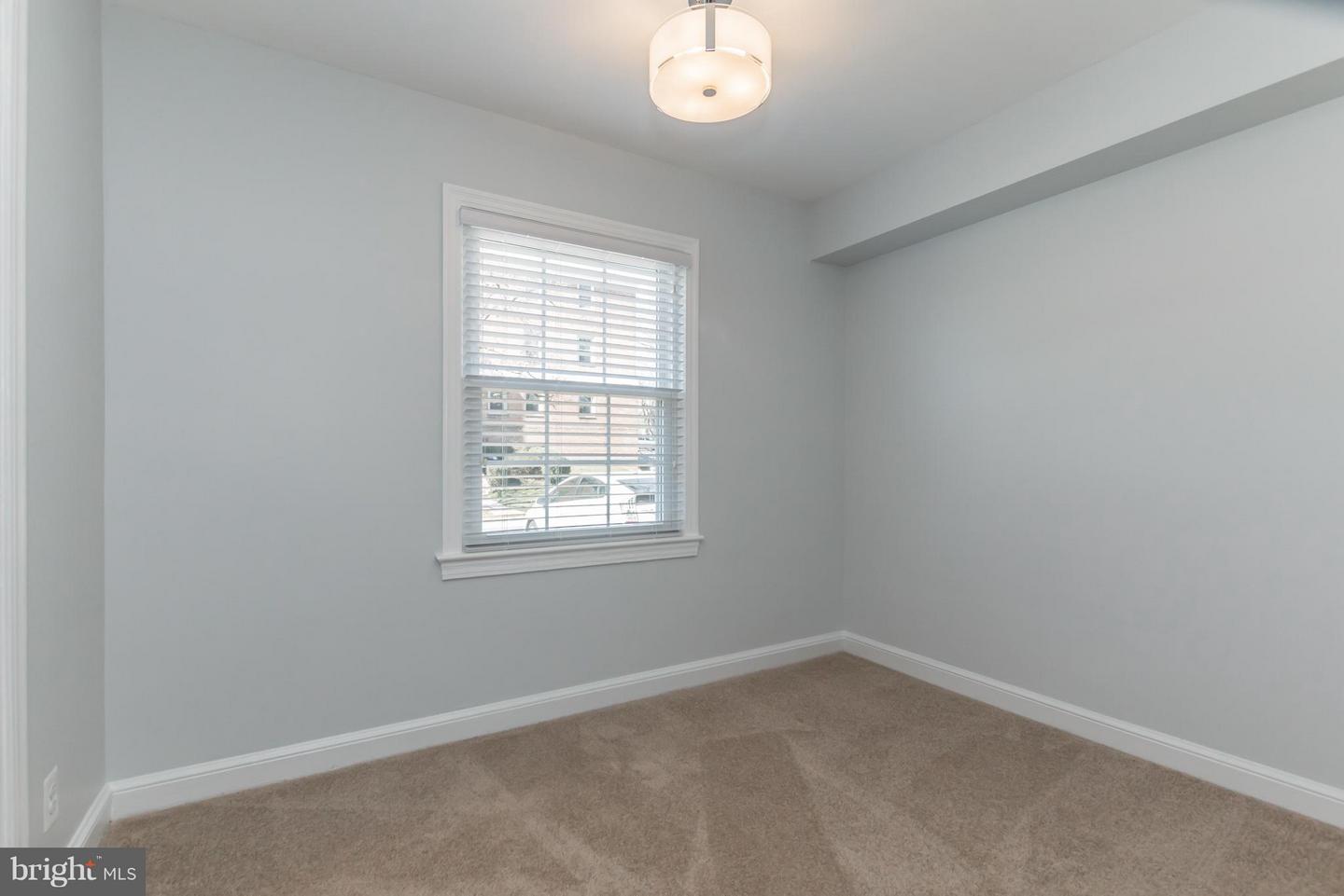 2409 Arlington Blvd #101 Property Photo 5