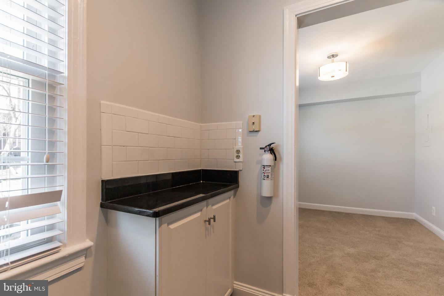 2409 Arlington Blvd #101 Property Photo 9