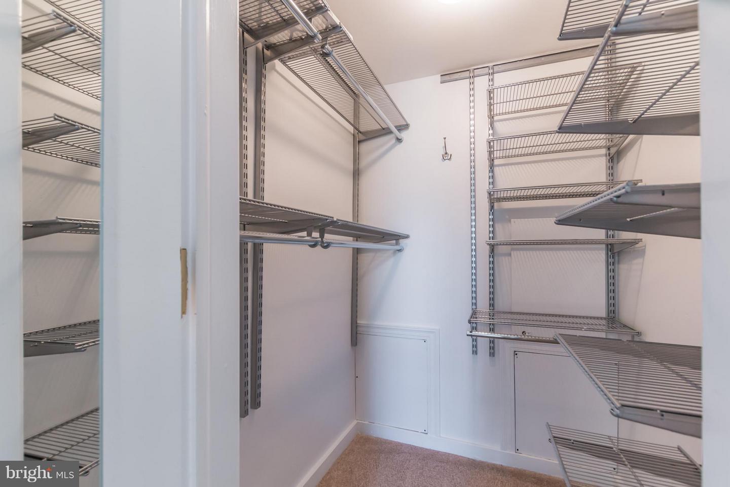 2409 Arlington Blvd #101 Property Photo 12