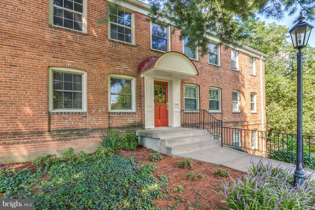 2401 ARLINGTON BLVD #102-B Property Photo 1
