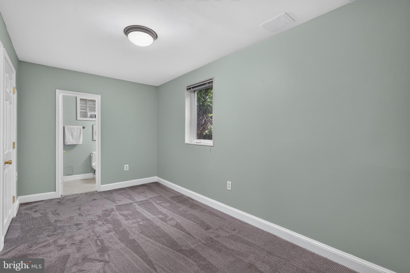 3080 N Oakland St Property Photo 44