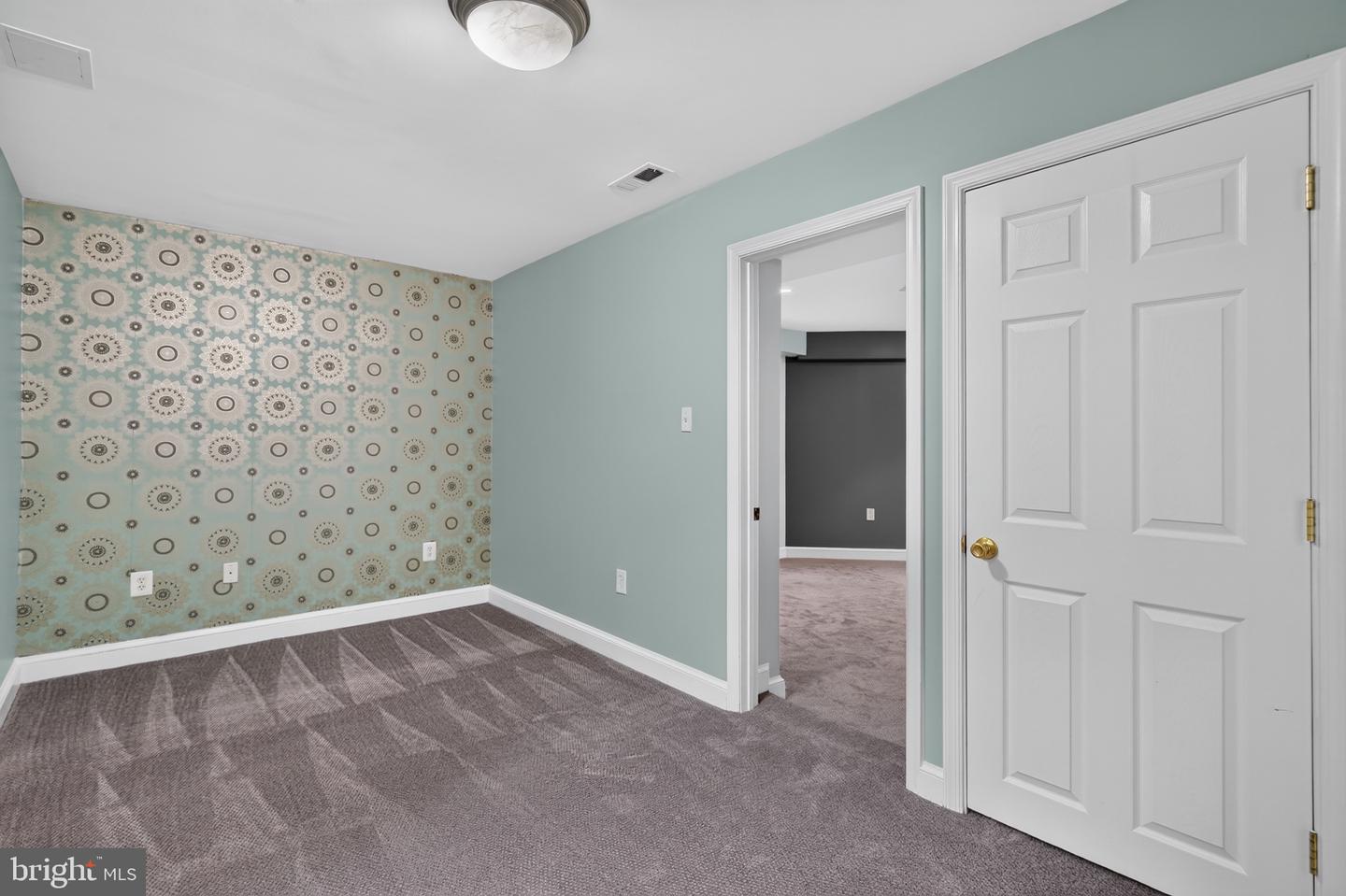 3080 N Oakland St Property Photo 46