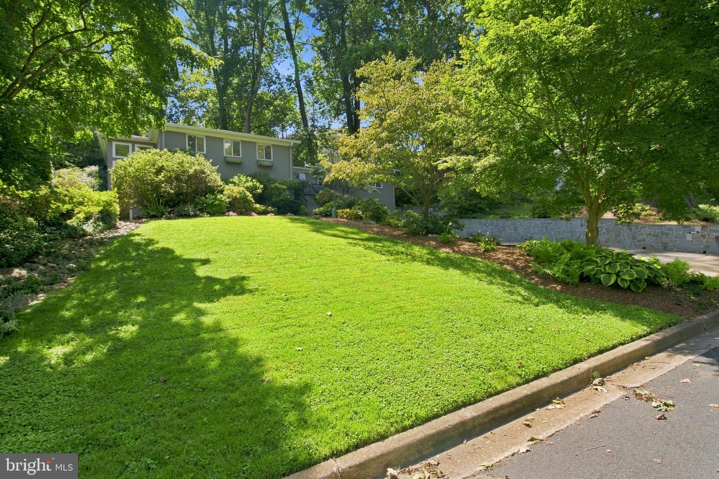 3080 N Oakland St Property Photo 56