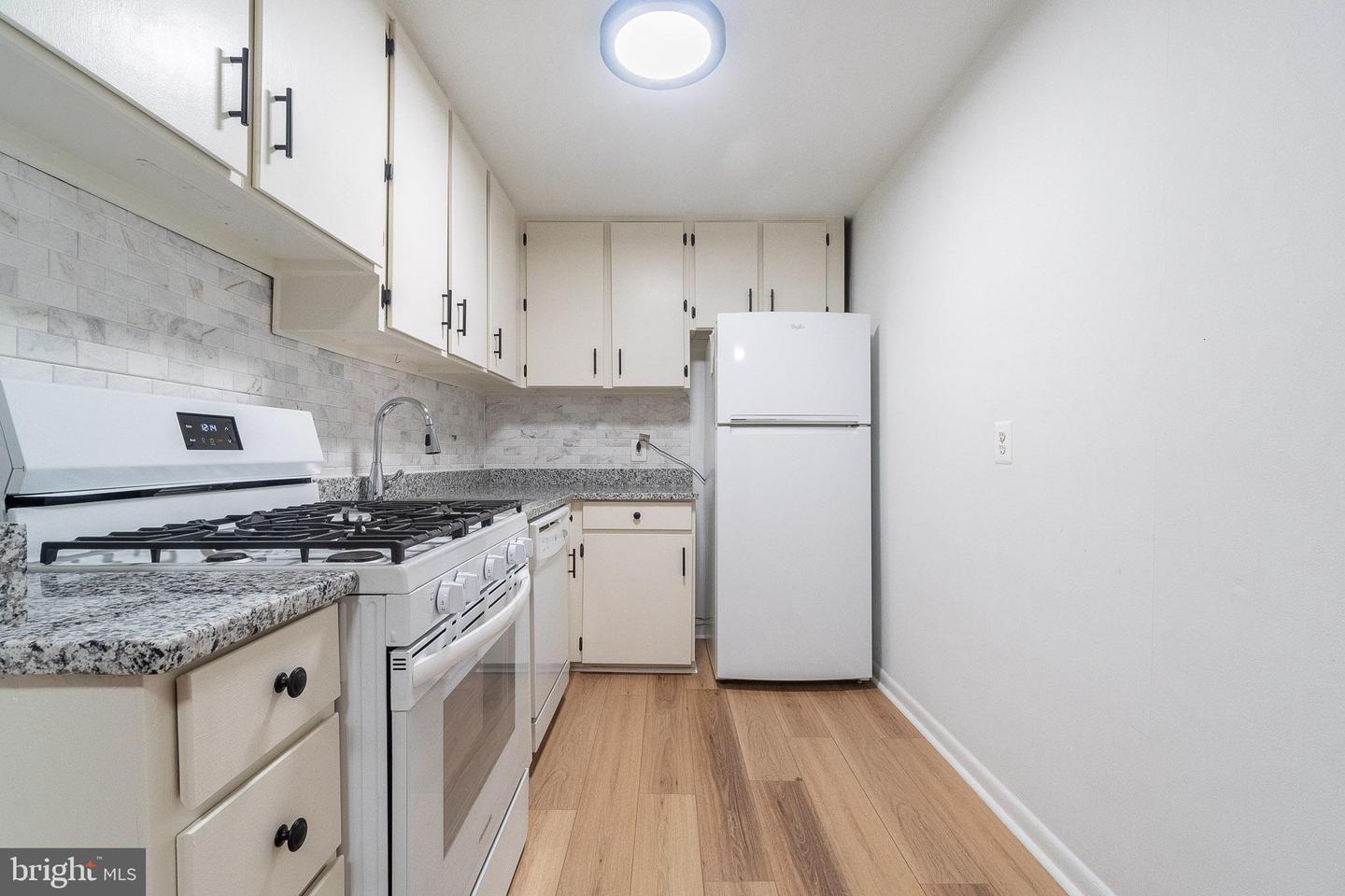 2016 N Adams St #204 Property Photo 11