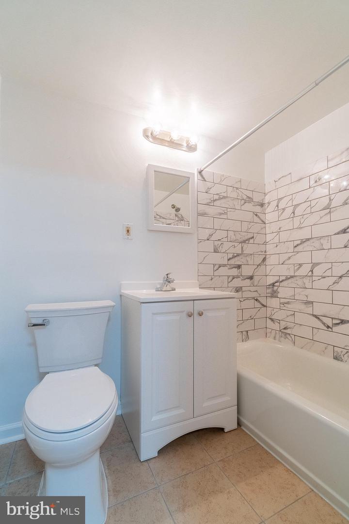 2016 N Adams St #204 Property Photo 13
