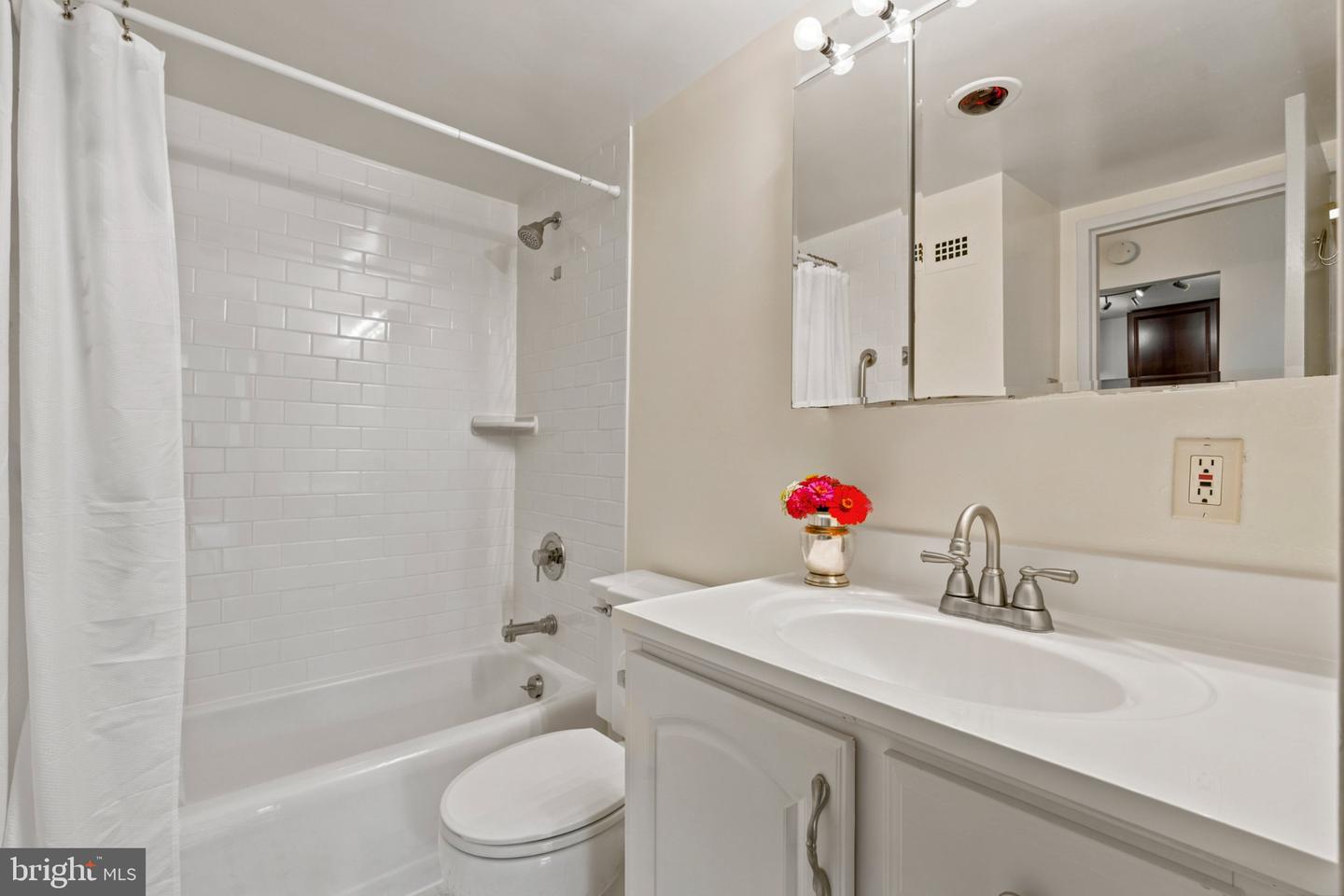 4501 Arlington Blvd #611 Property Photo 17