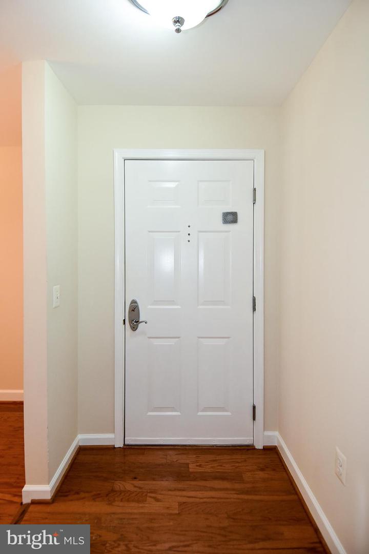 4061 S Four Mile Run Dr #304 Property Photo 2