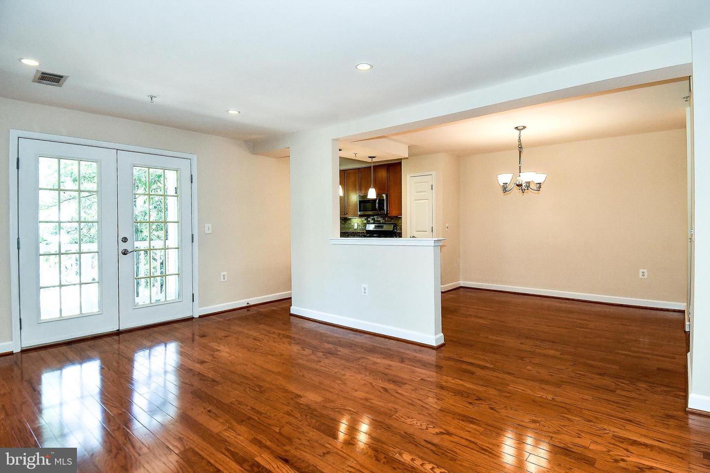 4061 S Four Mile Run Dr #304 Property Photo 4