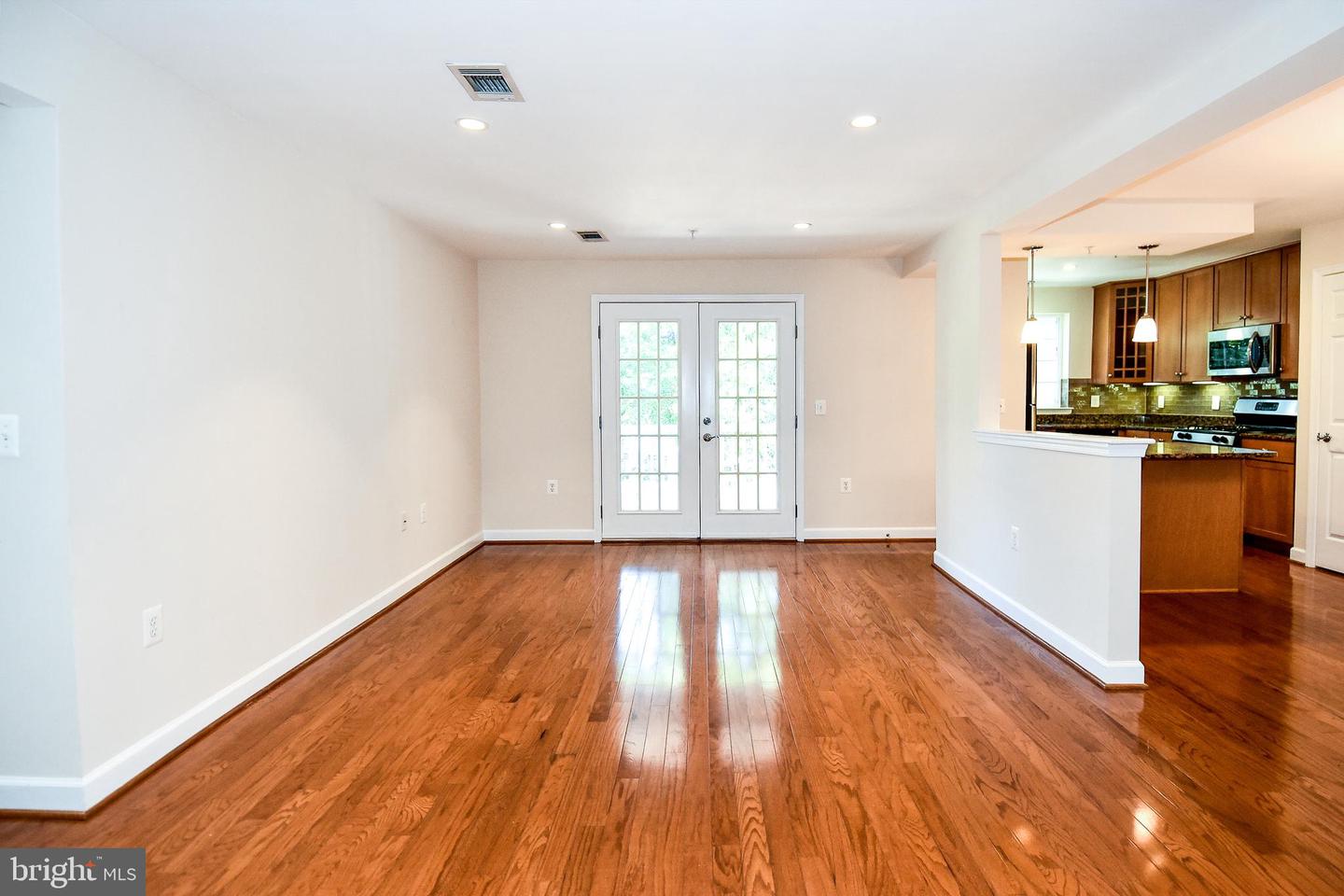 4061 S Four Mile Run Dr #304 Property Photo 6