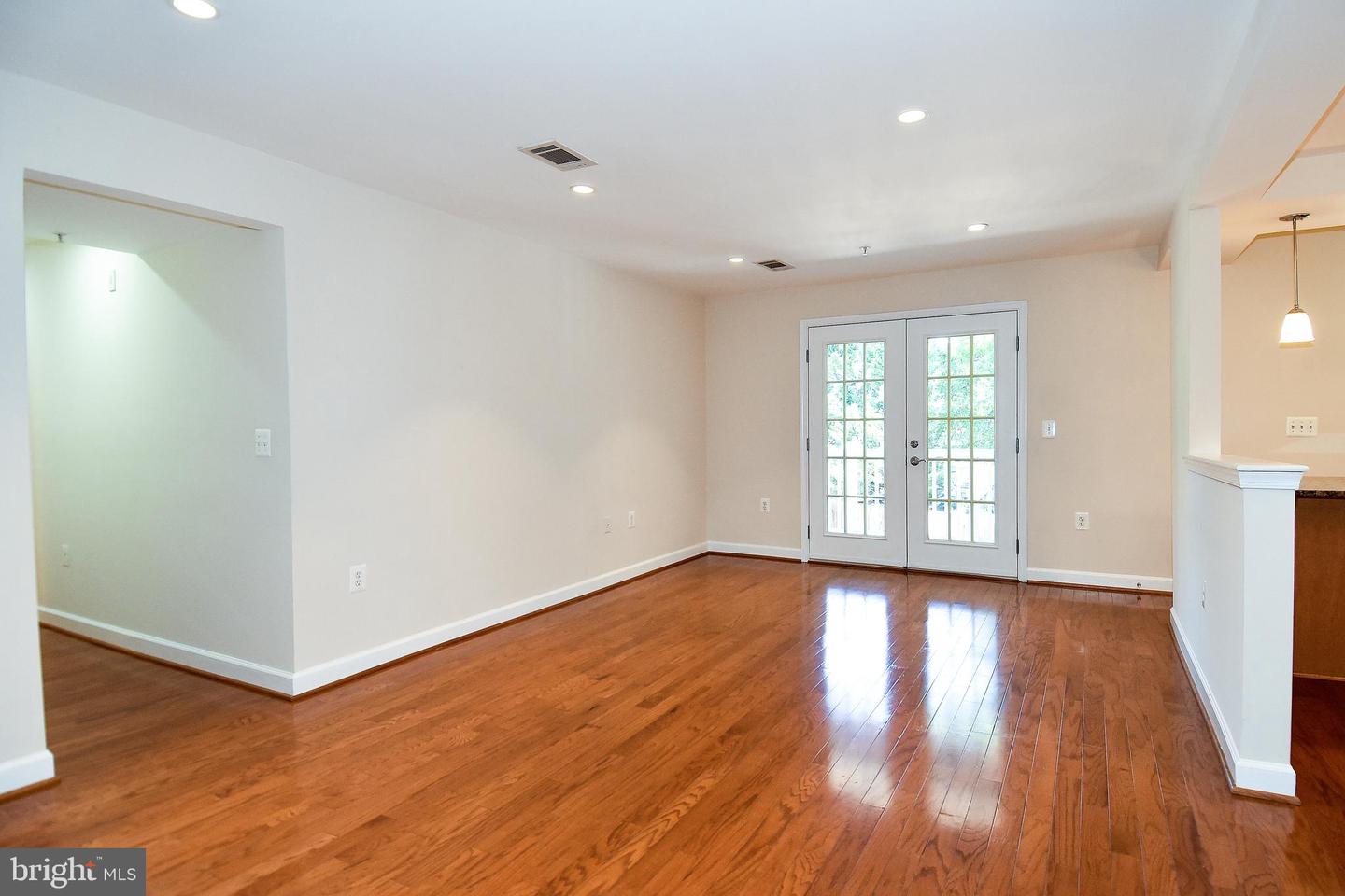4061 S Four Mile Run Dr #304 Property Photo 7