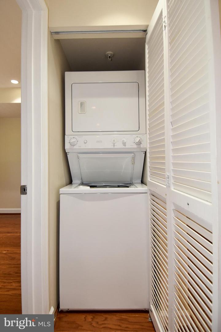 4061 S Four Mile Run Dr #304 Property Photo 15