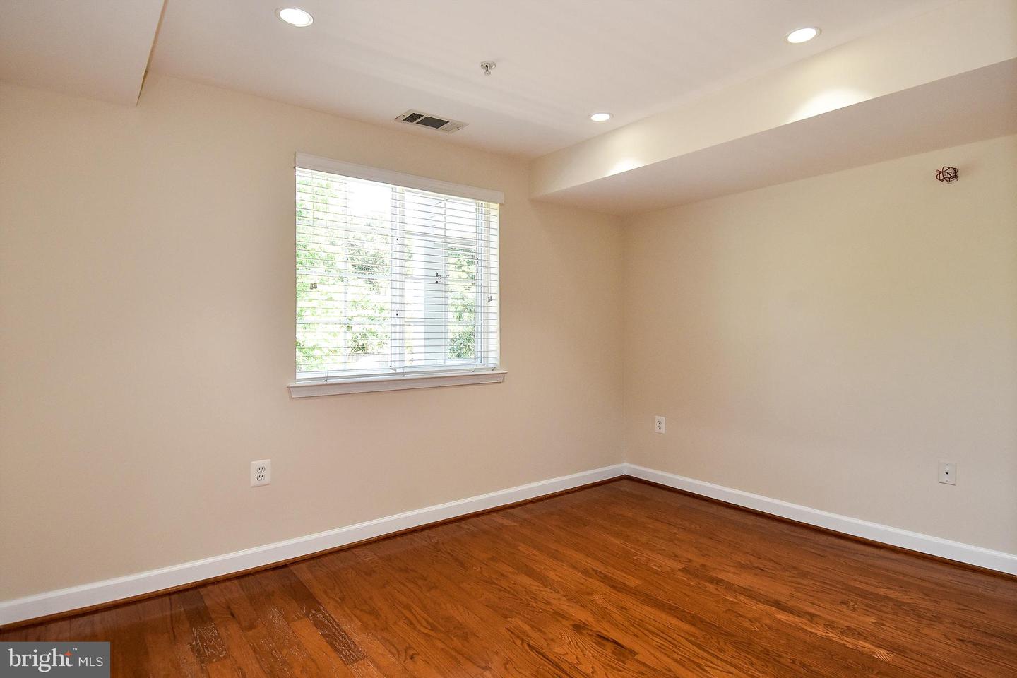 4061 S Four Mile Run Dr #304 Property Photo 16